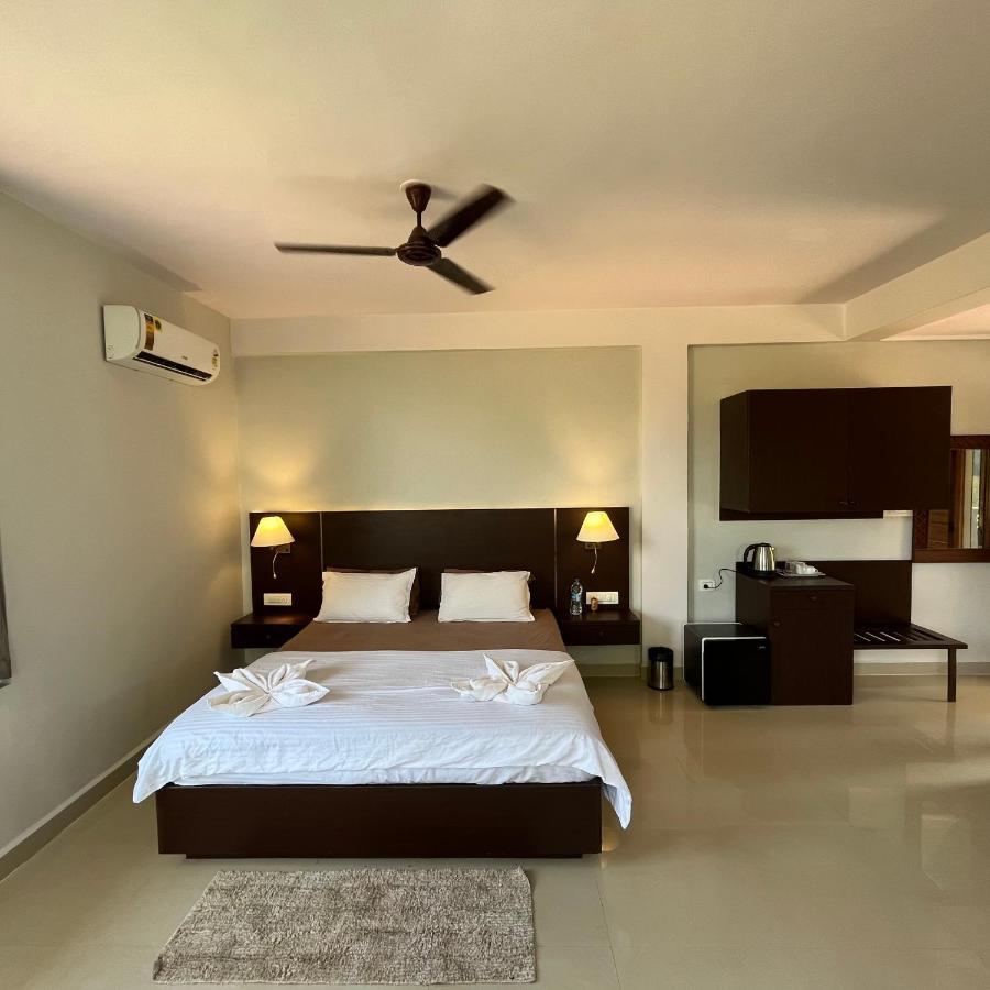 Fourteen Pods By The Sea Hotell Morjim Eksteriør bilde