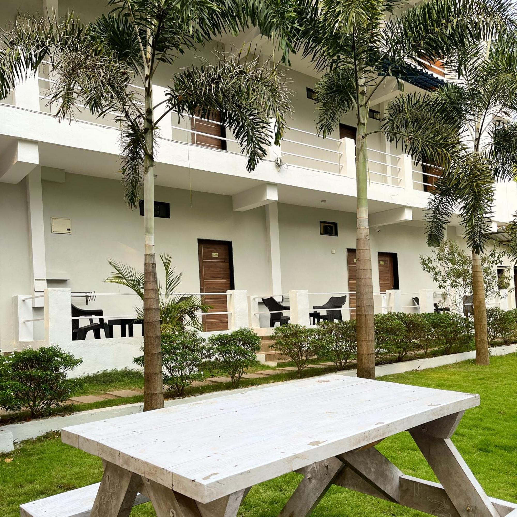 Fourteen Pods By The Sea Hotell Morjim Eksteriør bilde